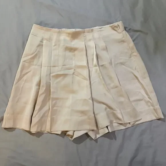 Banana Republic Champagne Satin Pleated Shorts Womens Size M Tailored Dressy - Picture 2 of 11